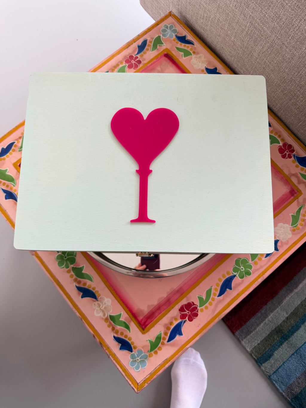 White keepsake box with a pink heart-shaped decorative acrylic piece
